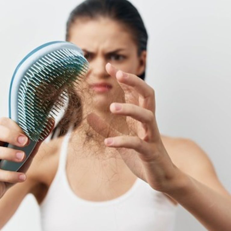 hair-loss-frustration-woman-hold